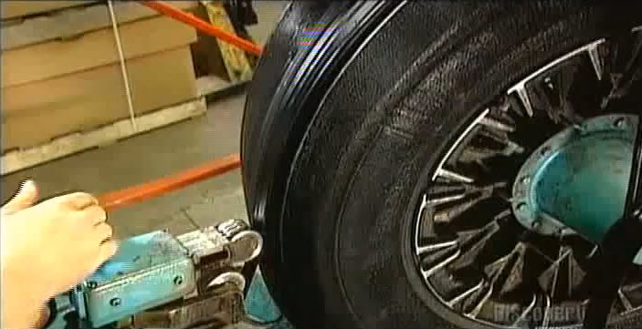 How to change a big truck tire