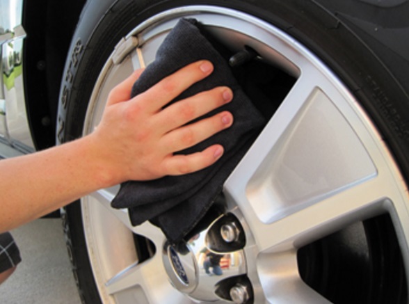 How to clean your tires
