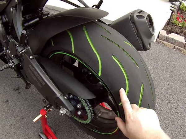 How to change a motorcycle tire on the road