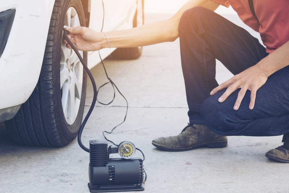 How to pump up a flat car tire