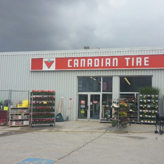 How many canadian tires stores in canada