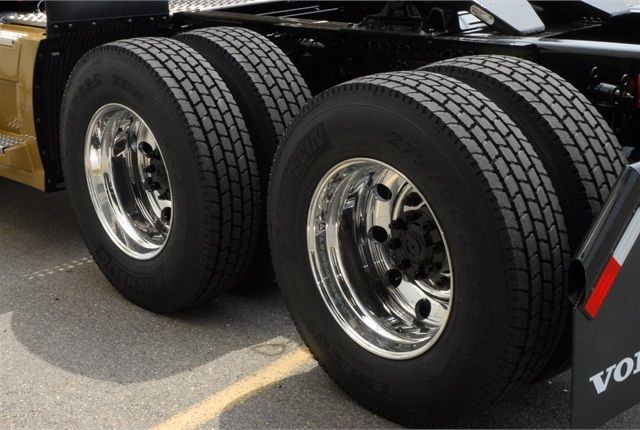 How many drive tires on a semi truck