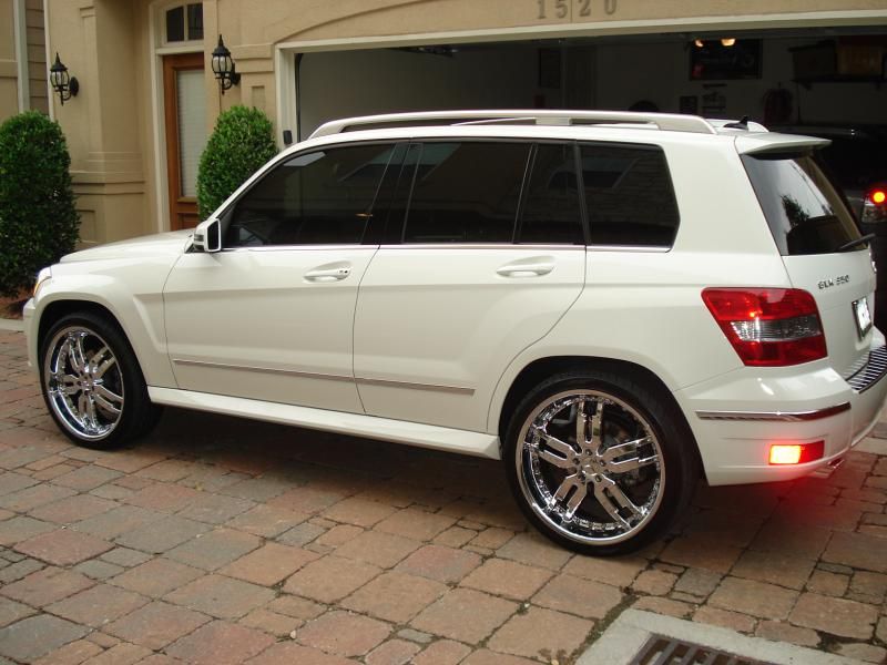 How to change tire on mercedes glk350