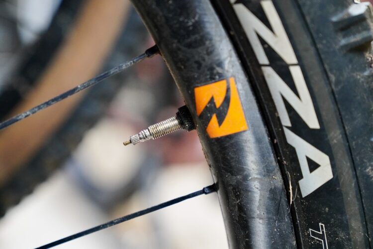 How to stop a tubeless tire from leaking