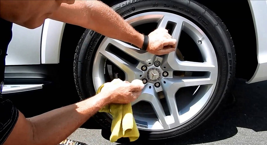 How to keep tires from cracking